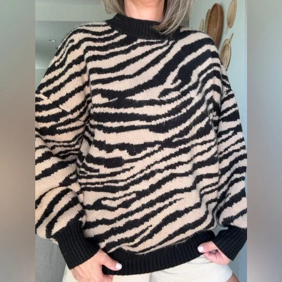 Sanctuary Animal-Print Sweater Size Medium - Picture 2 of 8